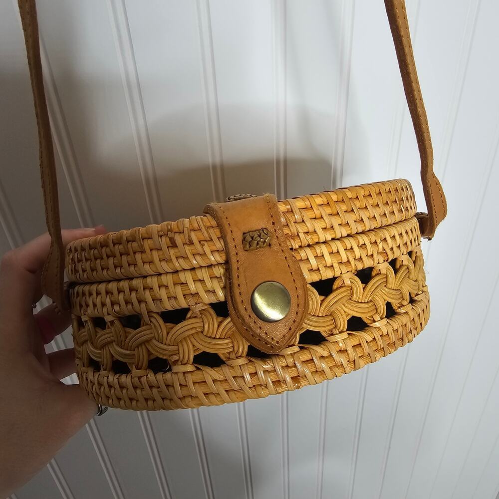amerii Round Circle Rattan Crossbody Bag Boho Beach Vacation Travel Coastal - Picture 6 of 9